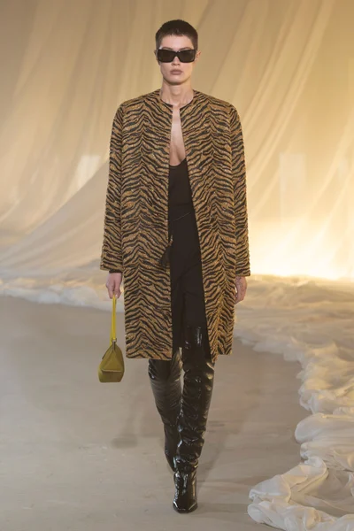 Look 15
